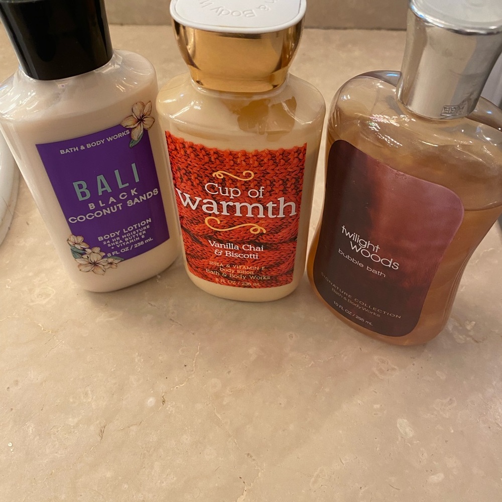 Bath & Body Works Black and Cream Moisturizer